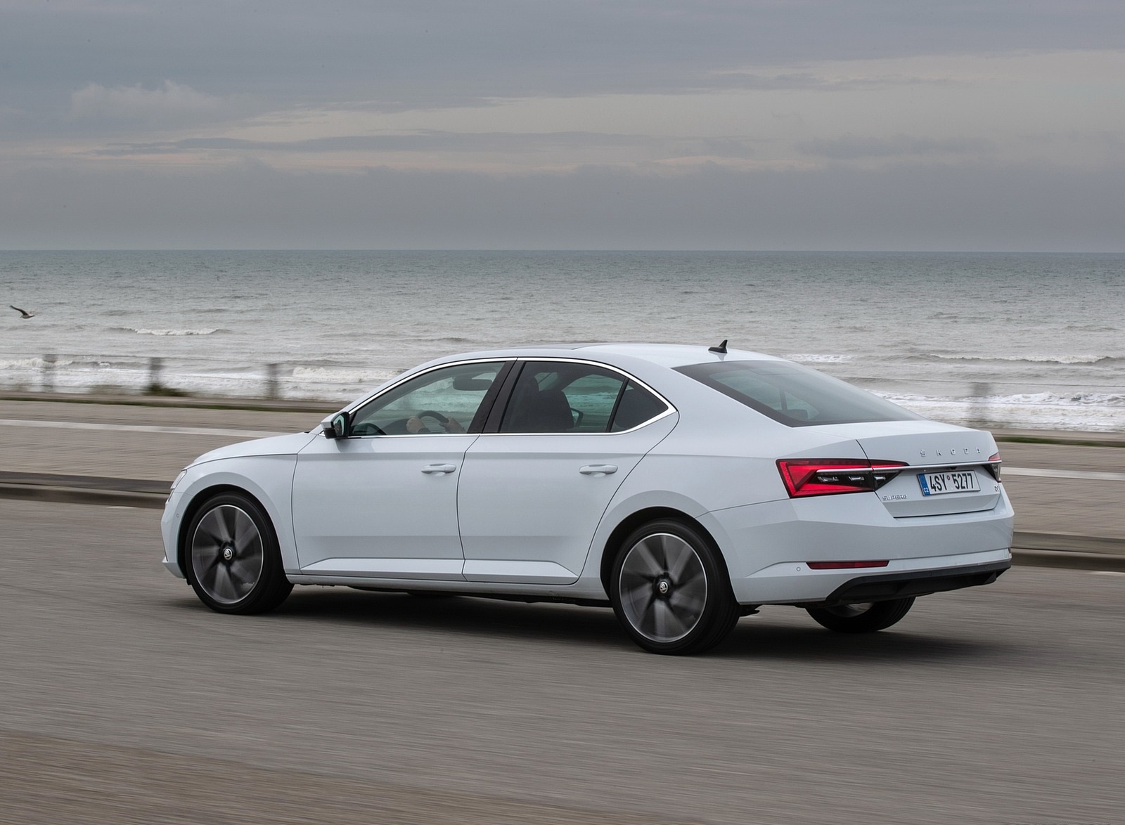 2020 Skoda Superb iV Plug-In Hybrid Rear Three-Quarter Wallpapers #21 of 111