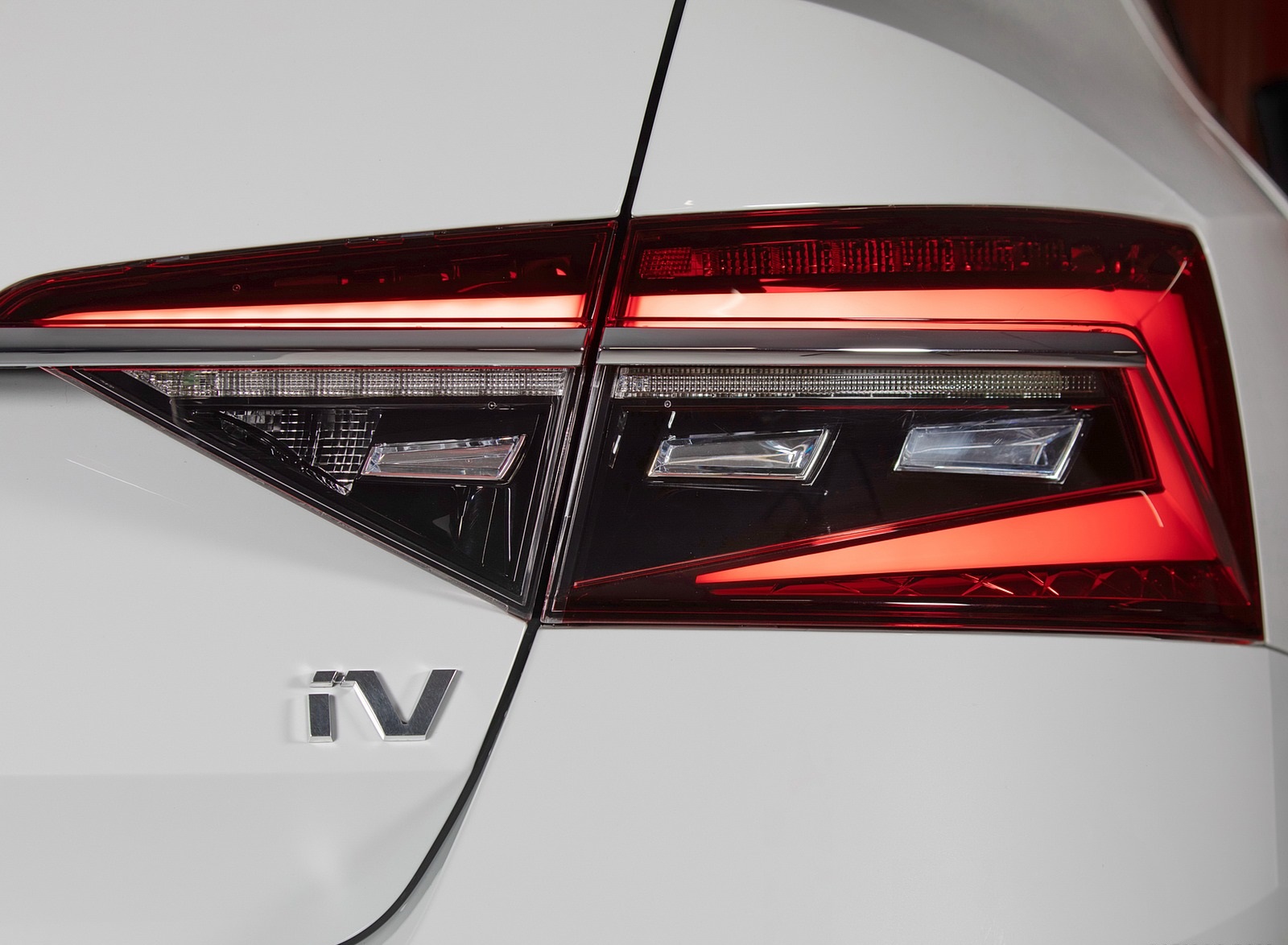 2020 Skoda Superb iV Plug-In Hybrid Tail Light Wallpapers #51 of 111