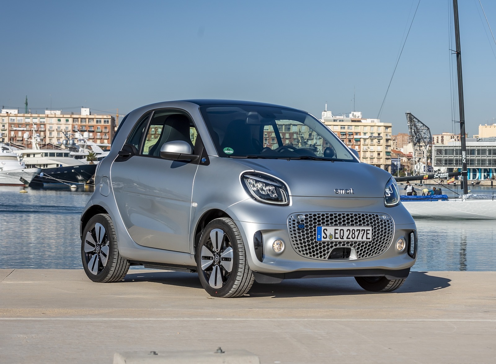 2020 Smart EQ ForTwo Coupe Prime Line (Color: Cool Silver) Front Three-Quarter Wallpapers (10)
