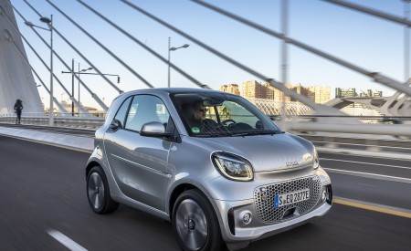 2020 Smart EQ ForTwo Coupe Prime Line (Color: Cool Silver) Front Three-Quarter Wallpapers 450x275 (5)