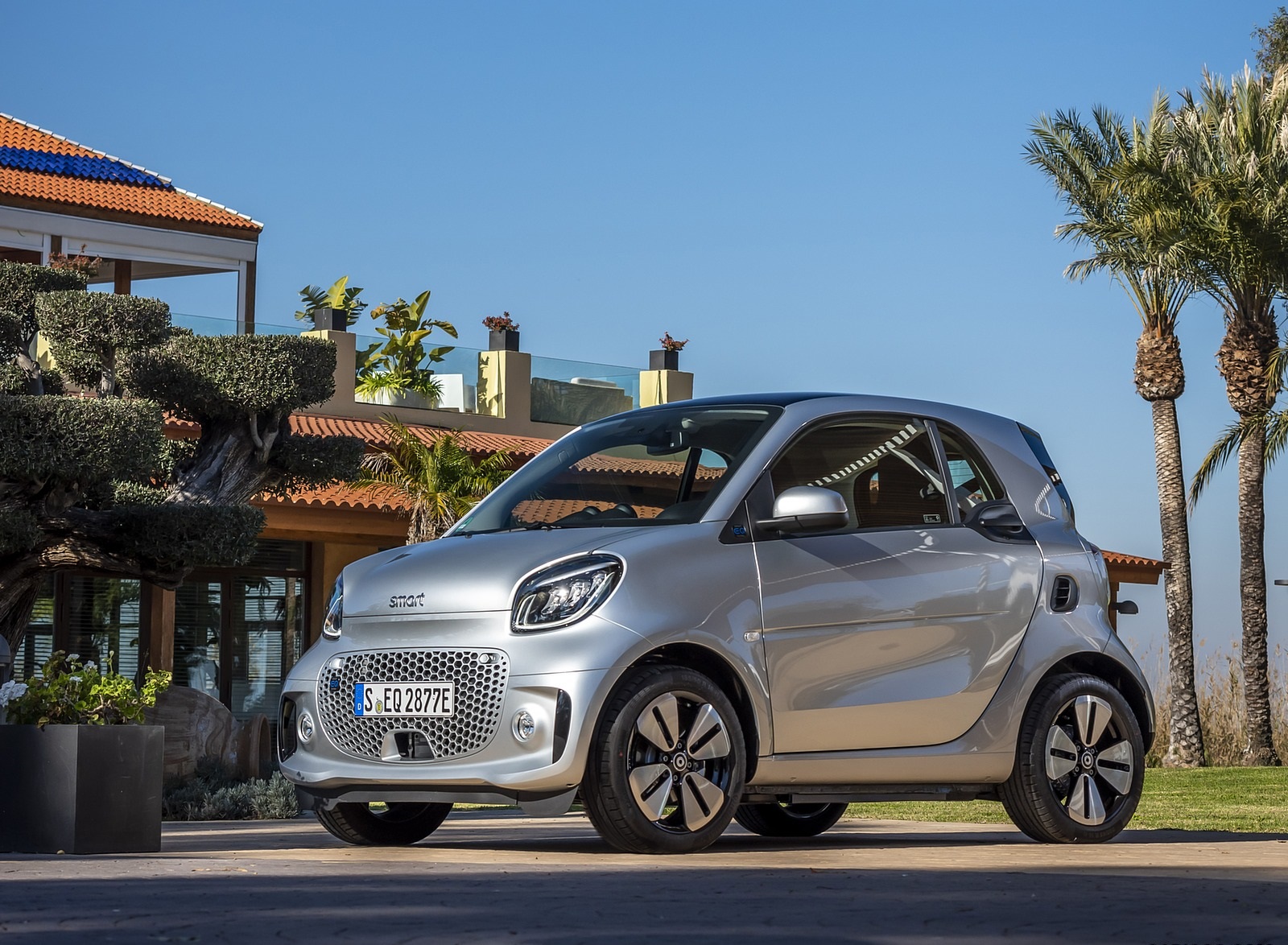 2020 Smart EQ ForTwo Coupe Prime Line (Color: Cool Silver) Front Three-Quarter Wallpapers #14 of 94