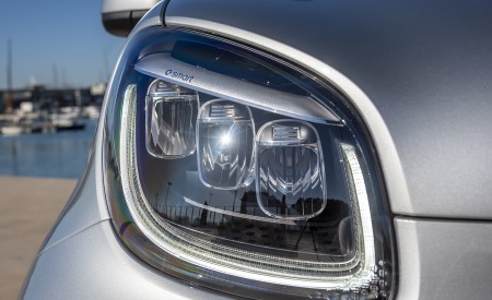 2020 Smart EQ ForTwo Coupe Prime Line (Color: Cool Silver) Headlight Wallpapers 450x275 (19)