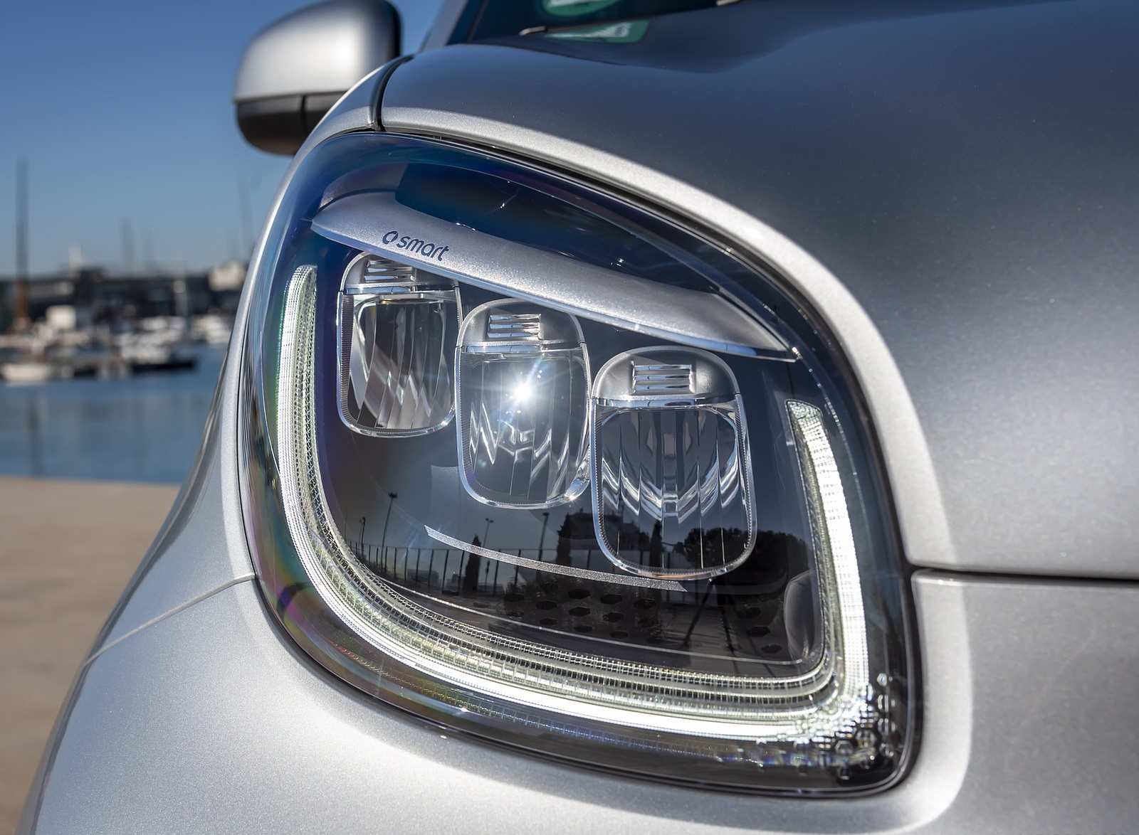 2020 Smart EQ ForTwo Coupe Prime Line (Color: Cool Silver) Headlight Wallpapers #19 of 94
