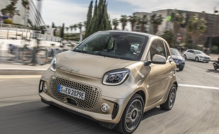 2020 Smart EQ ForTwo Coupe Pulse Line (Color: Gold Beige) Front Three-Quarter Wallpapers 450x275 (44)