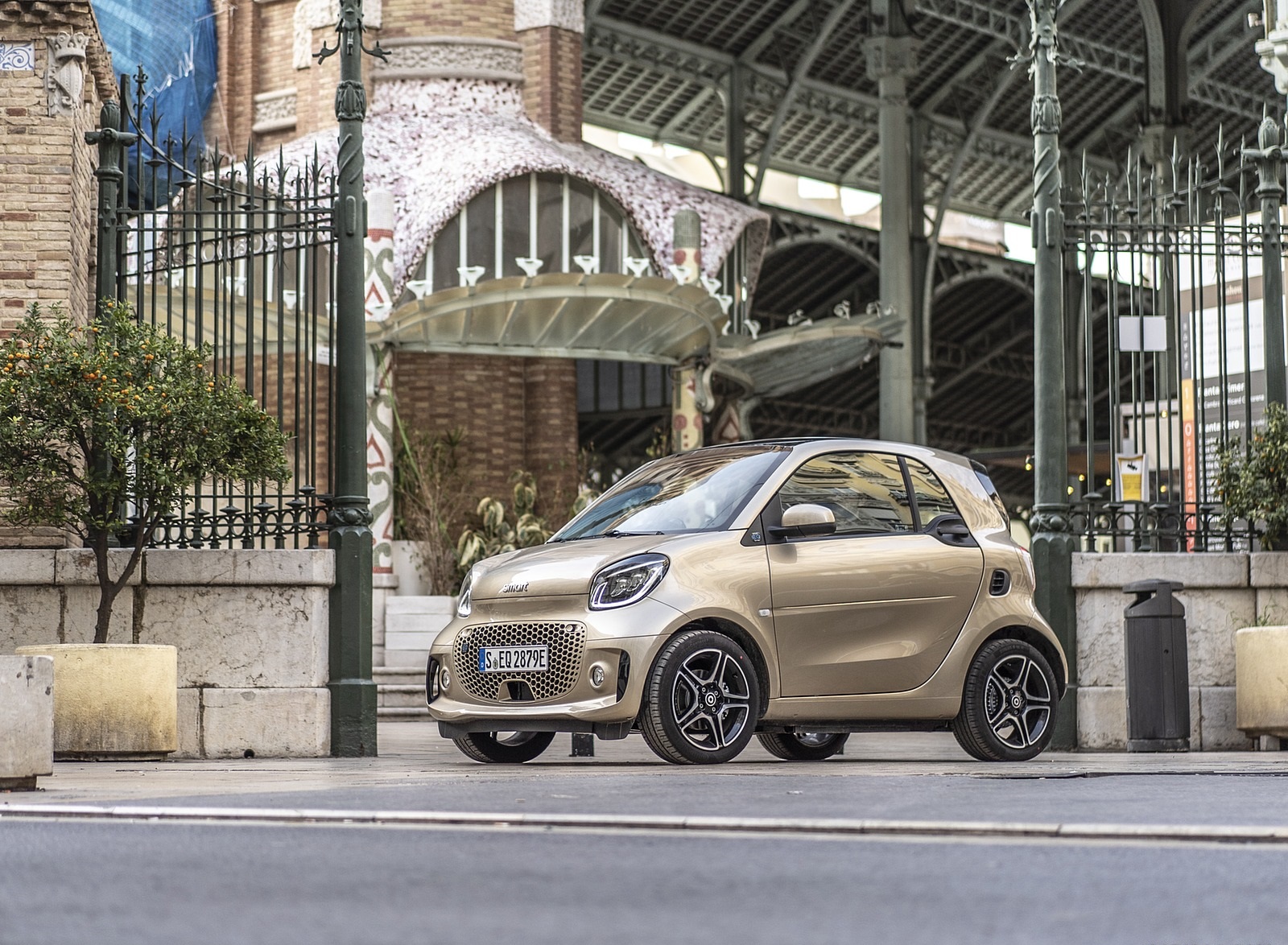 2020 Smart EQ ForTwo Coupe Pulse Line (Color: Gold Beige) Front Three-Quarter Wallpapers #67 of 94