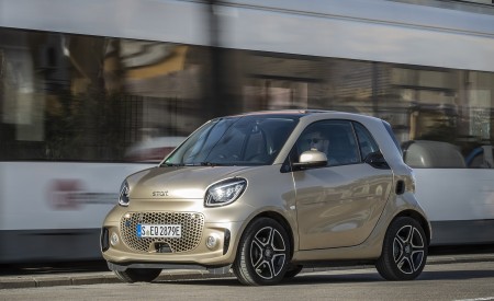 2020 Smart EQ ForTwo Coupe Pulse Line (Color: Gold Beige) Front Three-Quarter Wallpapers 450x275 (55)