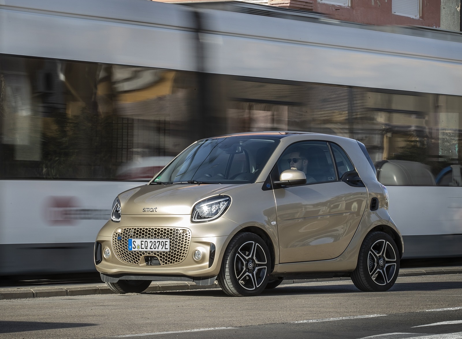 2020 Smart EQ ForTwo Coupe Pulse Line (Color: Gold Beige) Front Three-Quarter Wallpapers #55 of 94