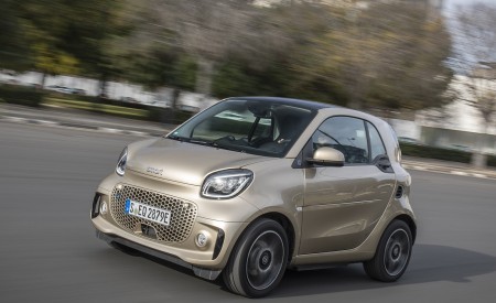 2020 Smart EQ ForTwo Coupe Pulse Line (Color: Gold Beige) Front Three-Quarter Wallpapers 450x275 (45)