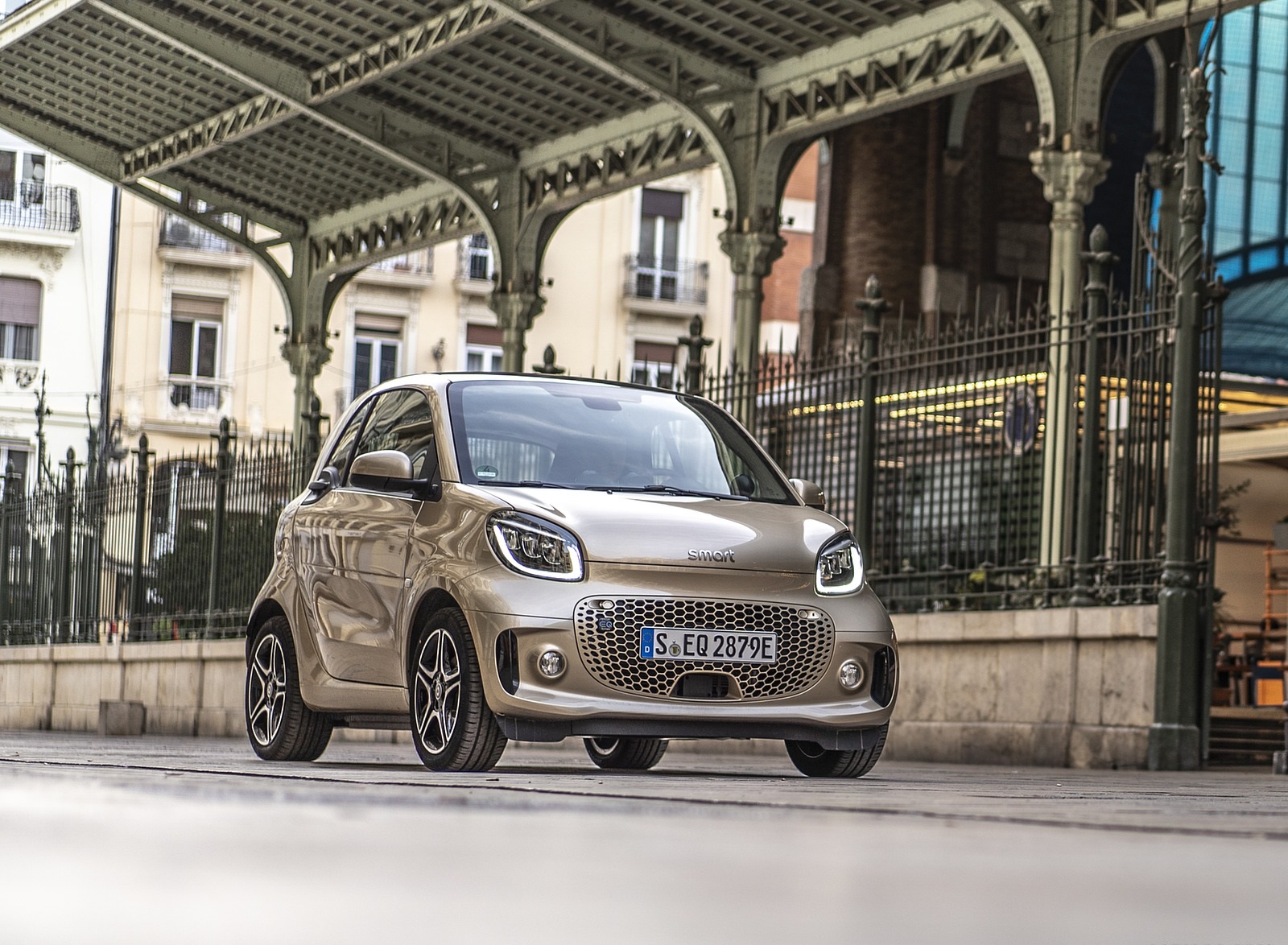 2020 Smart EQ ForTwo Coupe Pulse Line (Color: Gold Beige) Front Three-Quarter Wallpapers  #68 of 94