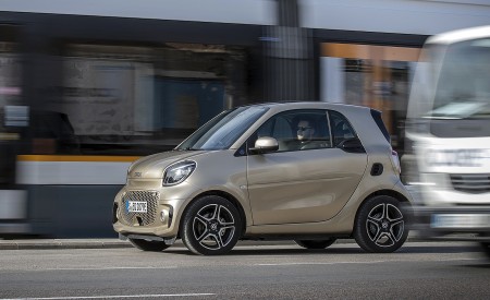 2020 Smart EQ ForTwo Coupe Pulse Line (Color: Gold Beige) Front Three-Quarter Wallpapers 450x275 (56)
