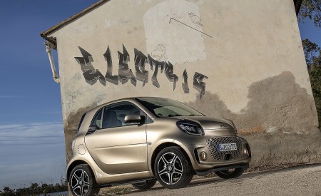 2020 Smart EQ ForTwo Coupe Pulse Line (Color: Gold Beige) Front Three-Quarter Wallpapers 450x275 (80)