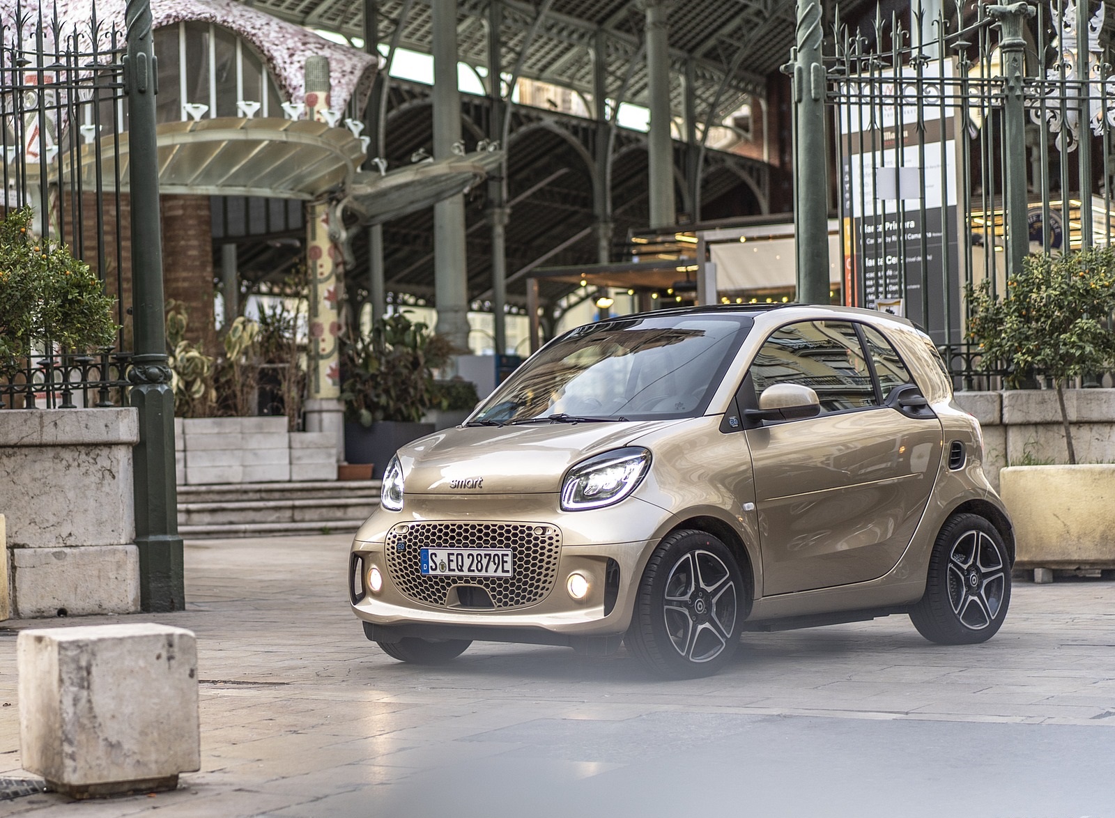 2020 Smart EQ ForTwo Coupe Pulse Line (Color: Gold Beige) Front Three-Quarter Wallpapers #69 of 94