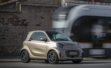 2020 Smart EQ ForTwo Coupe Pulse Line (Color: Gold Beige) Front Three-Quarter Wallpapers 450x275 (57)
