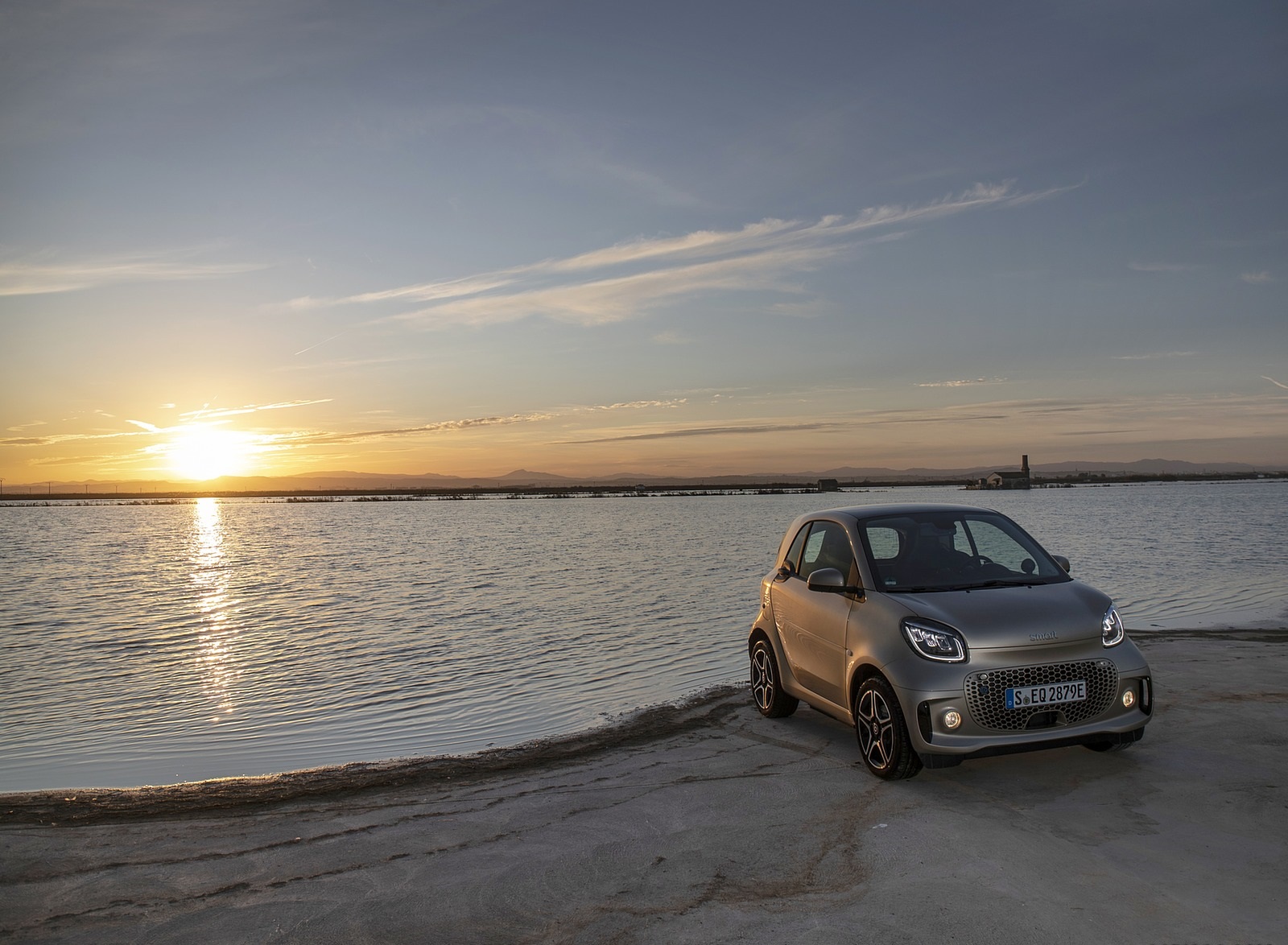 2020 Smart EQ ForTwo Coupe Pulse Line (Color: Gold Beige) Front Three-Quarter Wallpapers #70 of 94