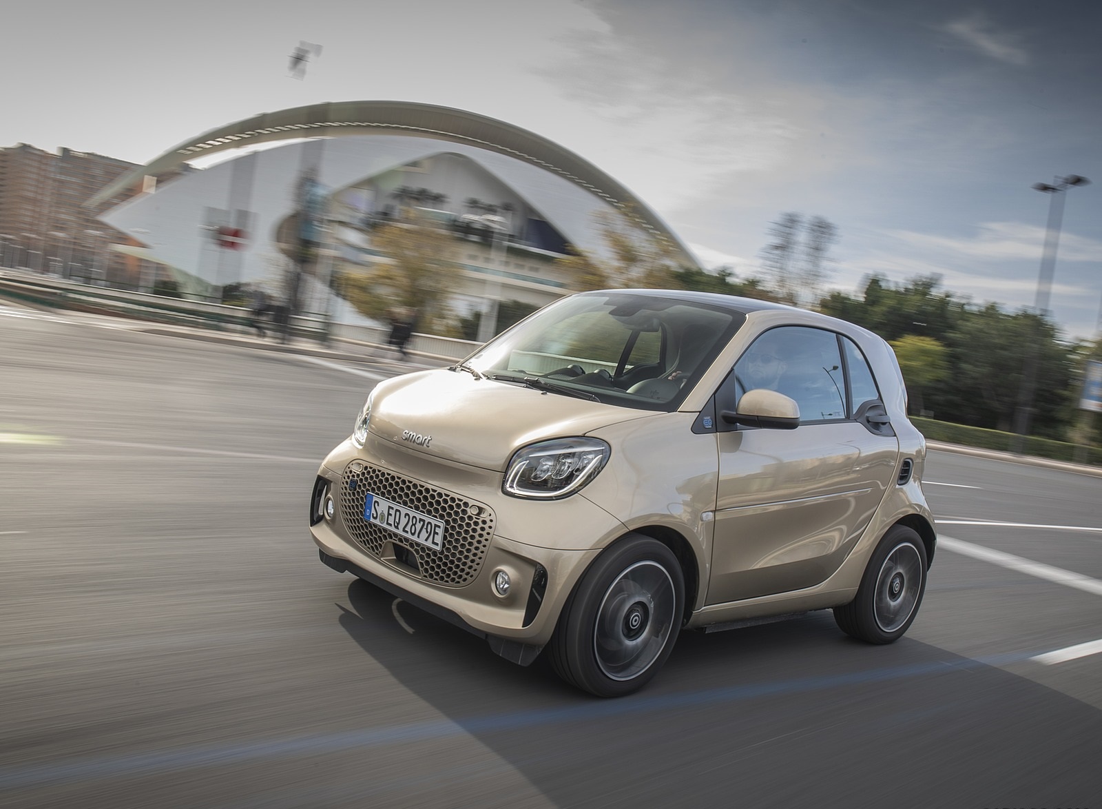 2020 Smart EQ ForTwo Coupe Pulse Line (Color: Gold Beige) Front Three-Quarter Wallpapers #49 of 94