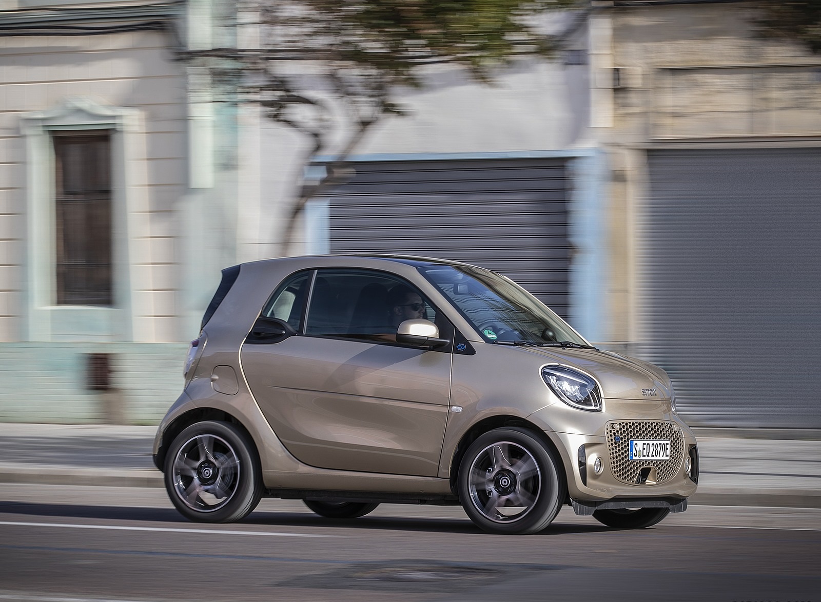2020 Smart EQ ForTwo Coupe Pulse Line (Color: Gold Beige) Front Three-Quarter Wallpapers #60 of 94