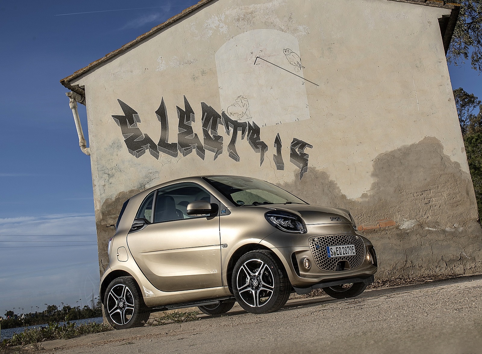 2020 Smart EQ ForTwo Coupe Pulse Line (Color: Gold Beige) Front Three-Quarter Wallpapers #80 of 94