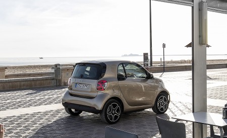 2020 Smart EQ ForTwo Coupe Pulse Line (Color: Gold Beige) Rear Three-Quarter Wallpapers 450x275 (73)