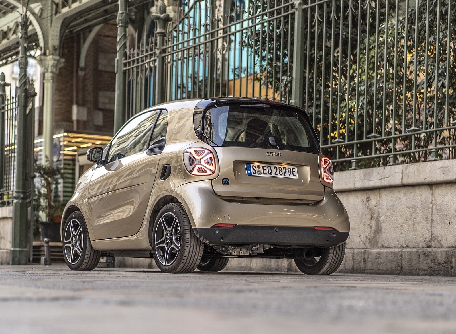 2020 Smart EQ ForTwo Coupe Pulse Line (Color: Gold Beige) Rear Three-Quarter Wallpapers  #74 of 94