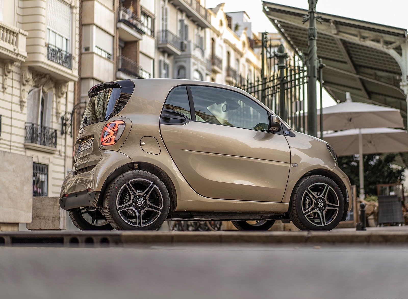 2020 Smart EQ ForTwo Coupe Pulse Line (Color: Gold Beige) Side Wallpapers #77 of 94