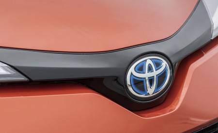 2020 Toyota C-HR Hybrid (Euro-Spec) Badge Wallpapers 450x275 (74)