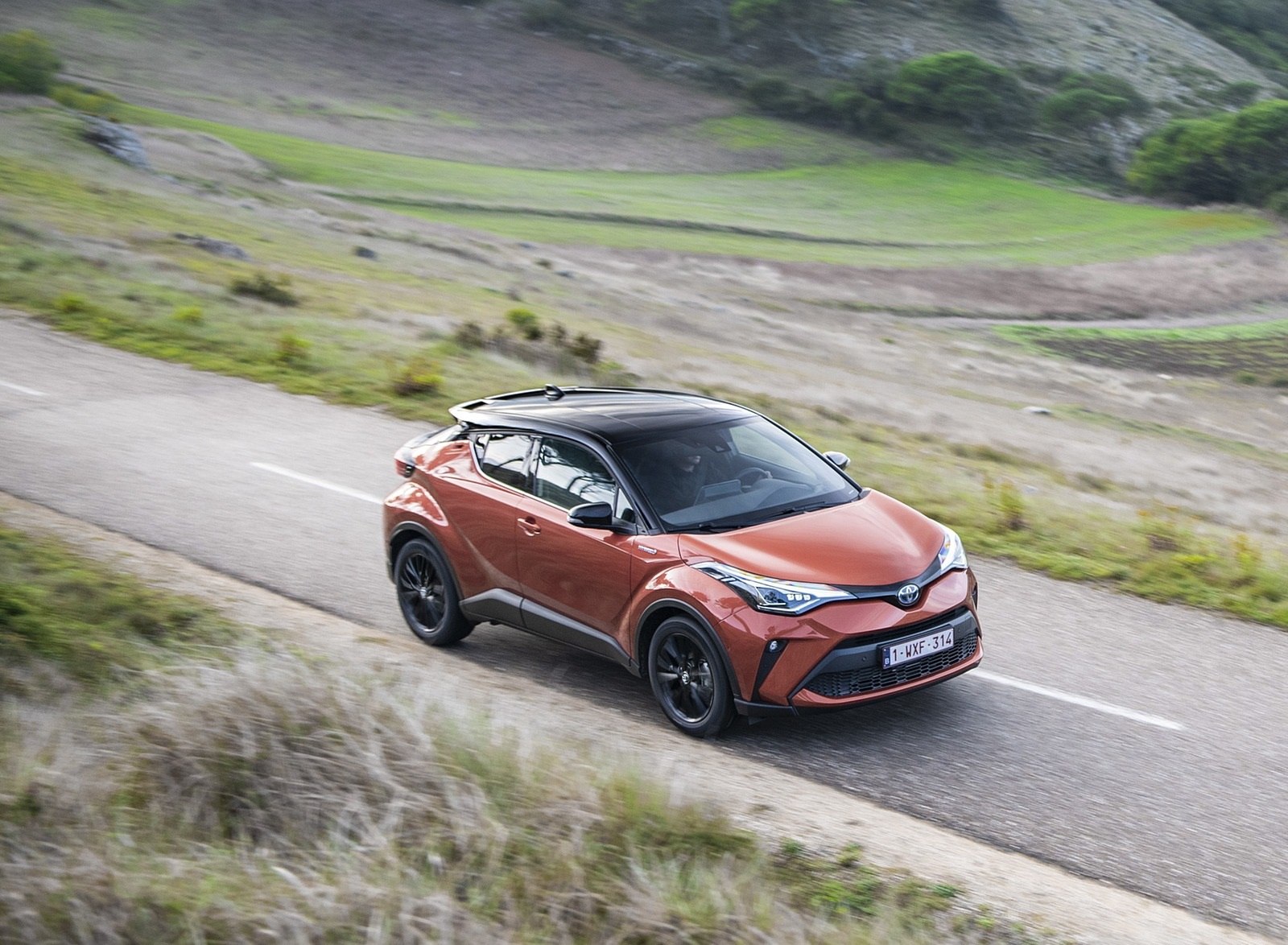 2020 Toyota C-HR Hybrid (Euro-Spec) Front Three-Quarter Wallpapers #14 of 168