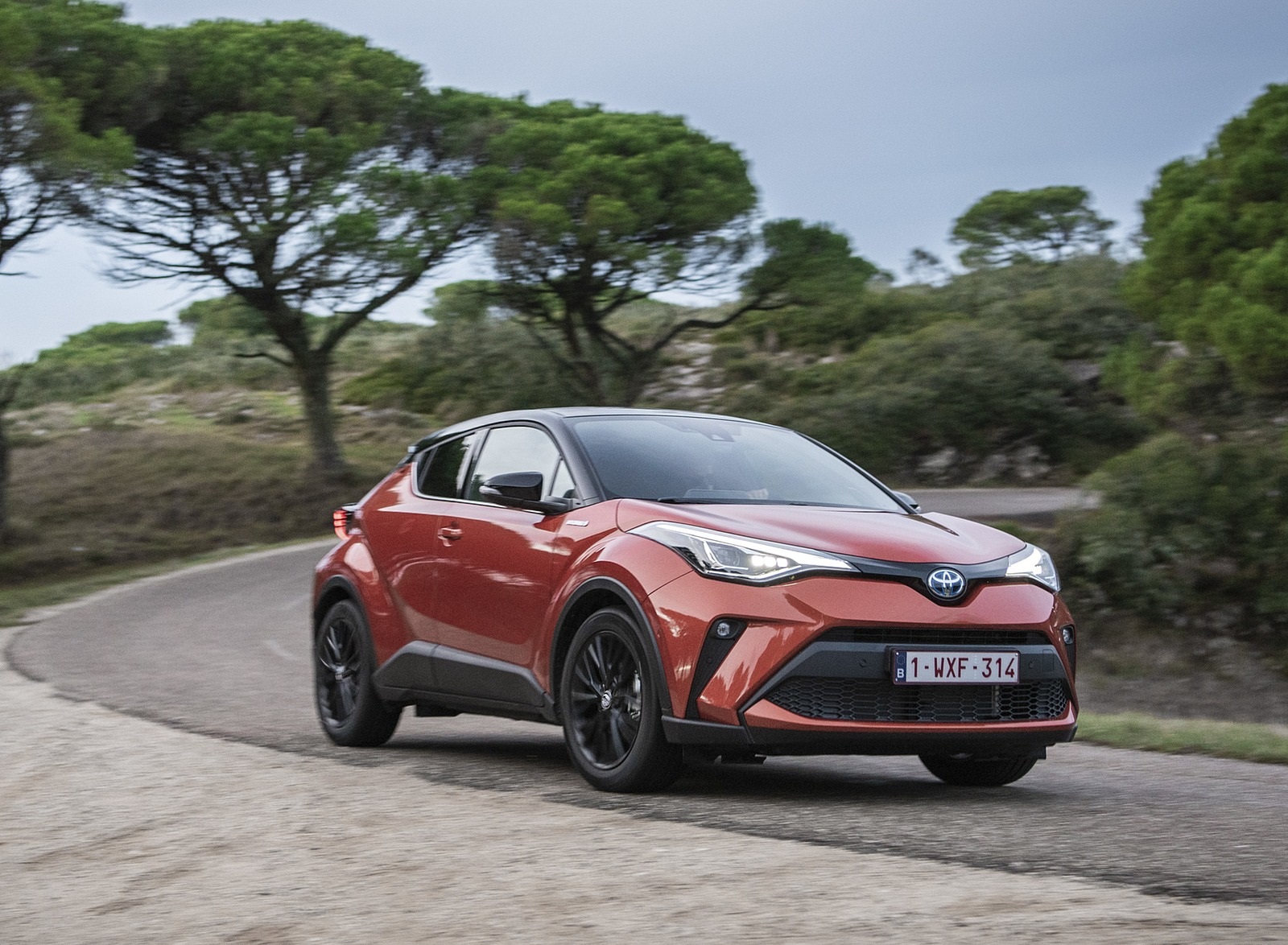 2020 Toyota C-HR Hybrid (Euro-Spec) Front Three-Quarter Wallpapers (1). Download Wallpaper