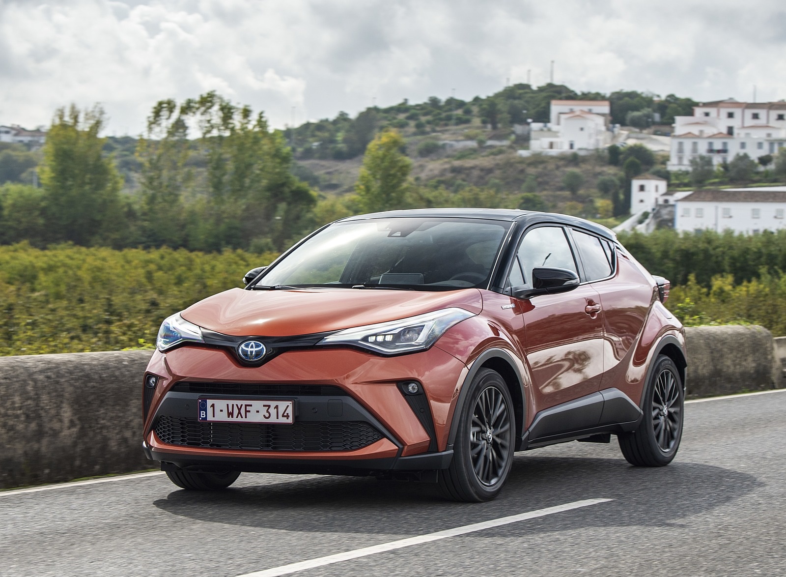 2020 Toyota C-HR Hybrid (Euro-Spec) Front Three-Quarter Wallpapers #28 of 168