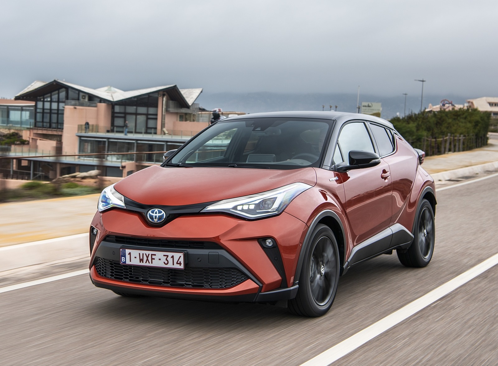 2020 Toyota C-HR Hybrid (Euro-Spec) Front Three-Quarter Wallpapers #4 of 168