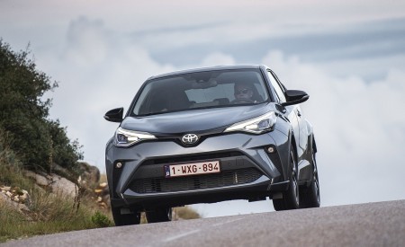 2020 Toyota C-HR Hybrid (Euro-Spec) Front Wallpapers 450x275 (129)