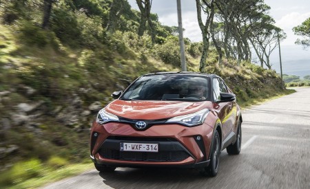 2020 Toyota C-HR Hybrid (Euro-Spec) Front Wallpapers 450x275 (31)
