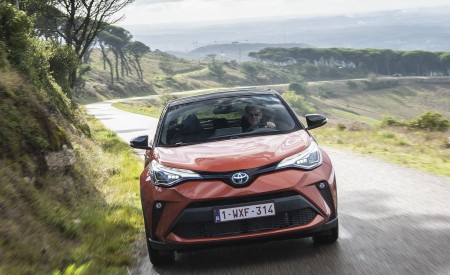 2020 Toyota C-HR Hybrid (Euro-Spec) Front Wallpapers 450x275 (18)
