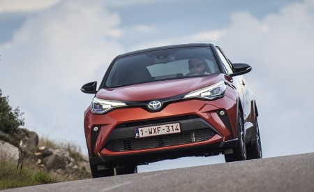 2020 Toyota C-HR Hybrid (Euro-Spec) Front Wallpapers 450x275 (5)