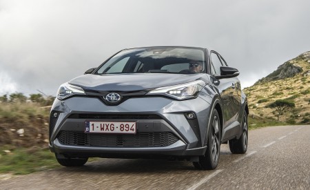 2020 Toyota C-HR Hybrid (Euro-Spec) Front Wallpapers 450x275 (130)