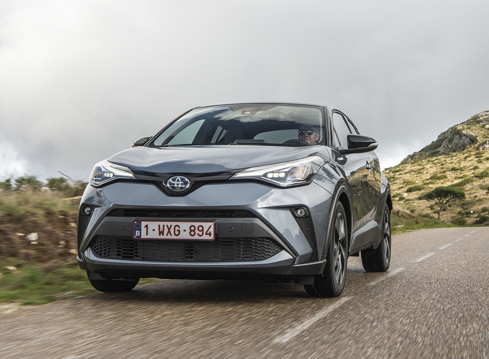 2020 Toyota C-HR Hybrid (Euro-Spec) Front Wallpapers #130 of 168