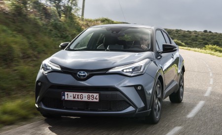 2020 Toyota C-HR Hybrid (Euro-Spec) Front Wallpapers 450x275 (117)
