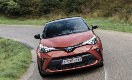 2020 Toyota C-HR Hybrid (Euro-Spec) Front Wallpapers 450x275 (19)