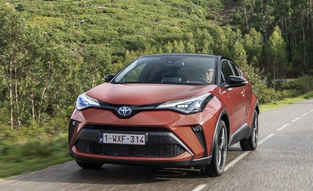 2020 Toyota C-HR Hybrid (Euro-Spec) Front Wallpapers 450x275 (33)