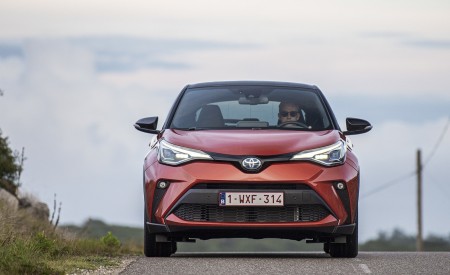 2020 Toyota C-HR Hybrid (Euro-Spec) Front Wallpapers 450x275 (20)