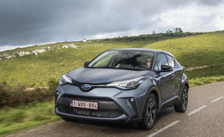 2020 Toyota C-HR Hybrid (Euro-Spec) Front Wallpapers 450x275 (119)