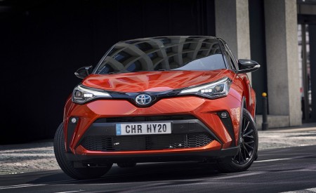 2020 Toyota C-HR Hybrid (Euro-Spec) Front Wallpapers 450x275 (90)