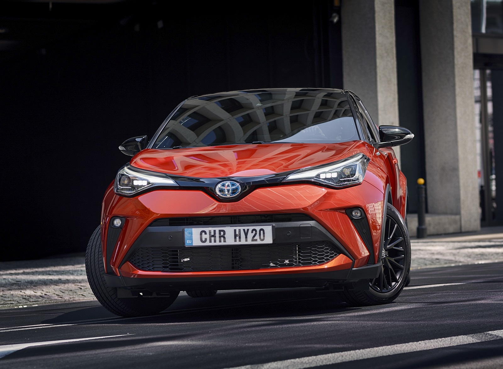 2020 Toyota C-HR Hybrid (Euro-Spec) Front Wallpapers #90 of 168