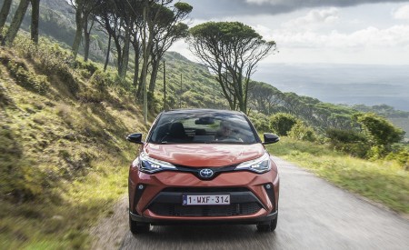 2020 Toyota C-HR Hybrid (Euro-Spec) Front Wallpapers 450x275 (21)
