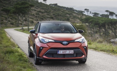 2020 Toyota C-HR Hybrid (Euro-Spec) Front Wallpapers 450x275 (6)