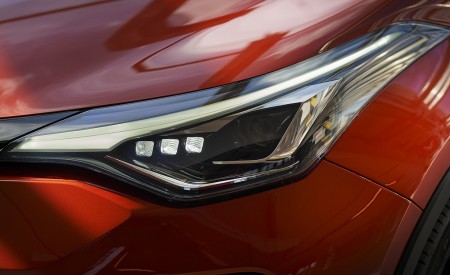 2020 Toyota C-HR Hybrid (Euro-Spec) Headlight Wallpapers 450x275 (98)