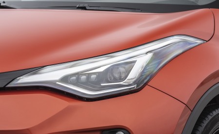 2020 Toyota C-HR Hybrid (Euro-Spec) Headlight Wallpapers 450x275 (66)