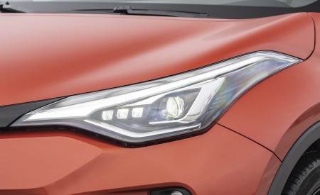 2020 Toyota C-HR Hybrid (Euro-Spec) Headlight Wallpapers 450x275 (67)