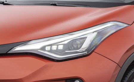 2020 Toyota C-HR Hybrid (Euro-Spec) Headlight Wallpapers 450x275 (68)