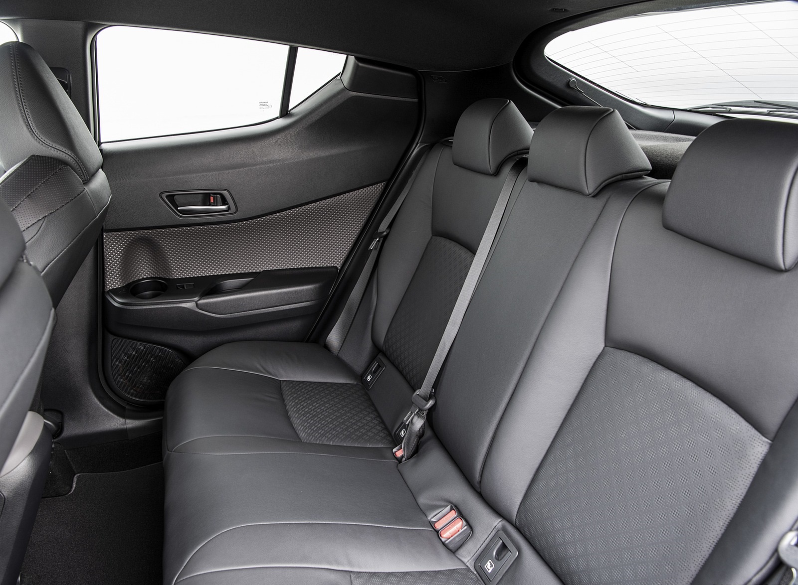 2020 Toyota C-HR Hybrid (Euro-Spec) Interior Rear Seats Wallpapers #81 of 168