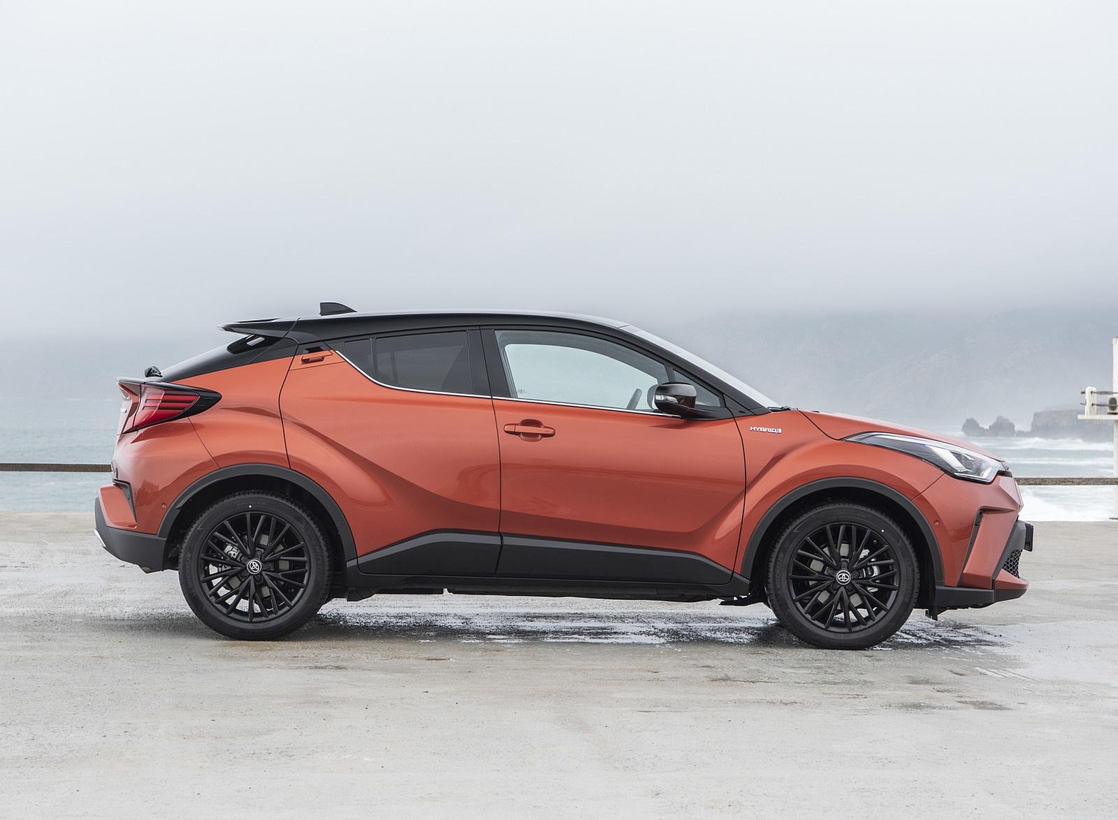 2020 Toyota C-HR Hybrid (Euro-Spec) Side Wallpapers #47 of 168